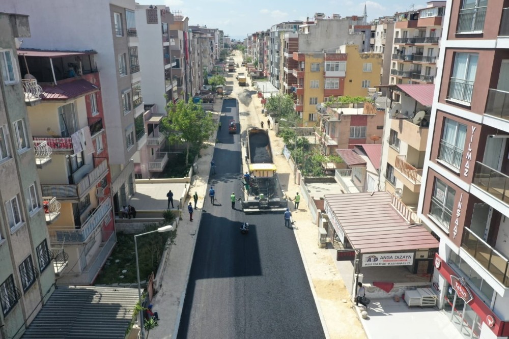 Kuşadası ve Söke’de yol yapım, alt yapı çalışmaları sürüyor 