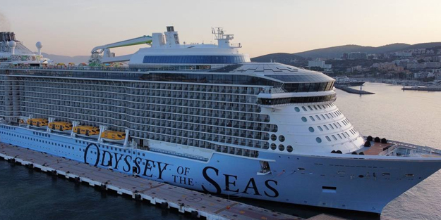 Kuşadası'na kruvaziyerle binlerce turist geldi! Dünya vatandaşları merak edip akın etti: Herkes oraya gidiyor