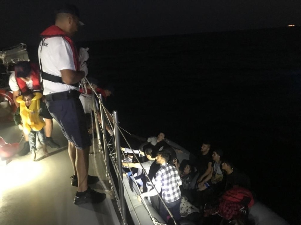 Kuşadası’nda 2 operasyonda 56 düzensiz göçmen yakalandı 