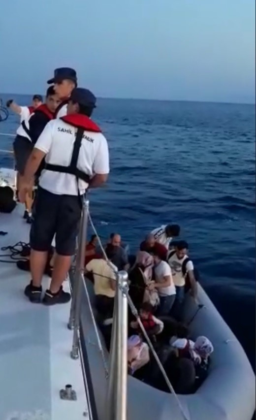 Kuşadası’nda 26’sı çocuk 129 göçmen yakalandı 