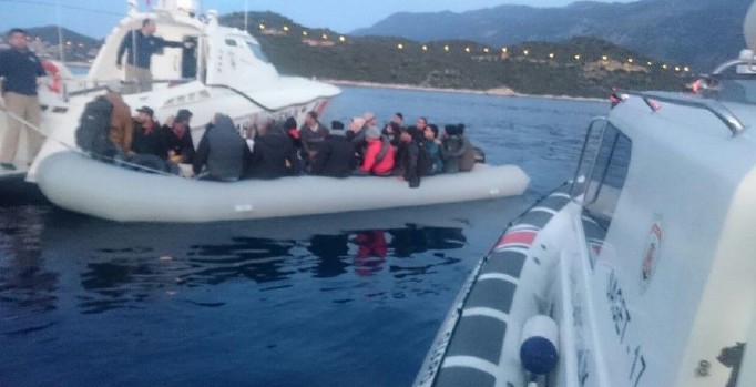 Kuşadası'nda 34 göçmen yakalandı