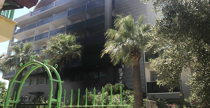 Kuşadası'nda 5 yıldızlı otelde yangın korkusu