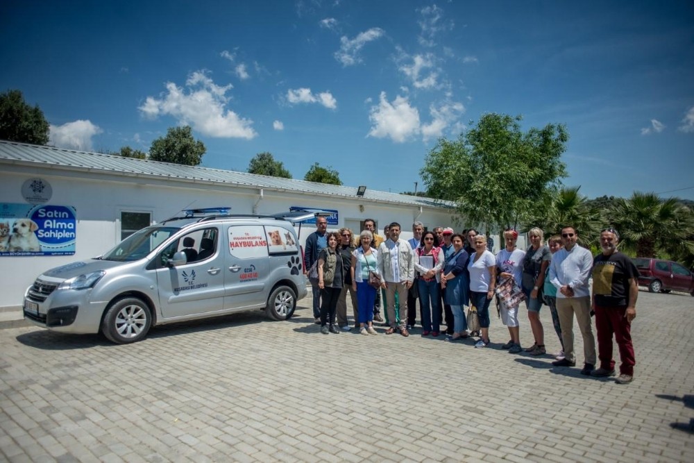 Kuşadası’nda 7 gün 24 saat görev yapacak Hayvan Ambulansı hizmete girdi 
