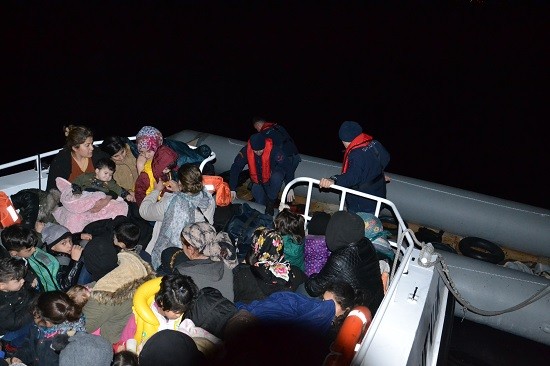 Kuşadası’nda 90 düzensiz göçmen yakalandı 