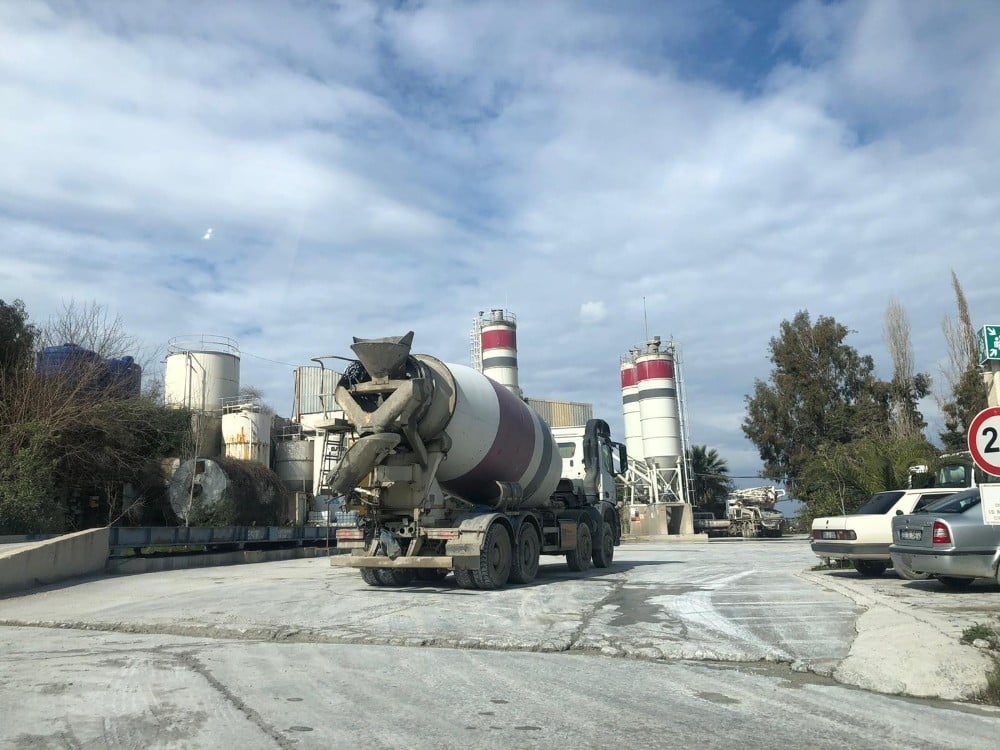 Kuşadası’nda beton döküm saatleri değiştirildi 