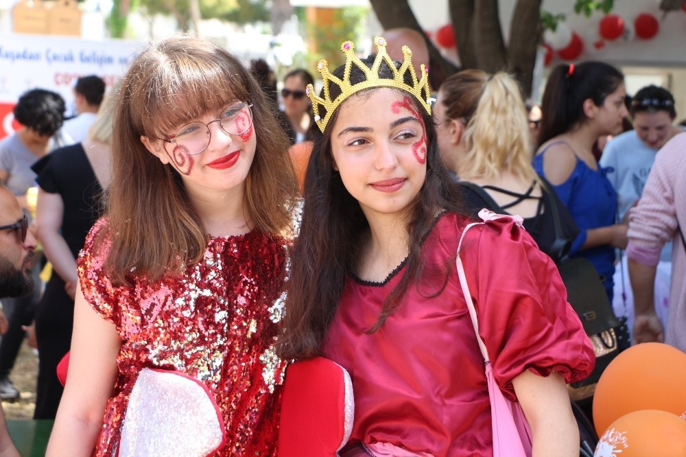 Kuşadası’nda çocuk şenliği 