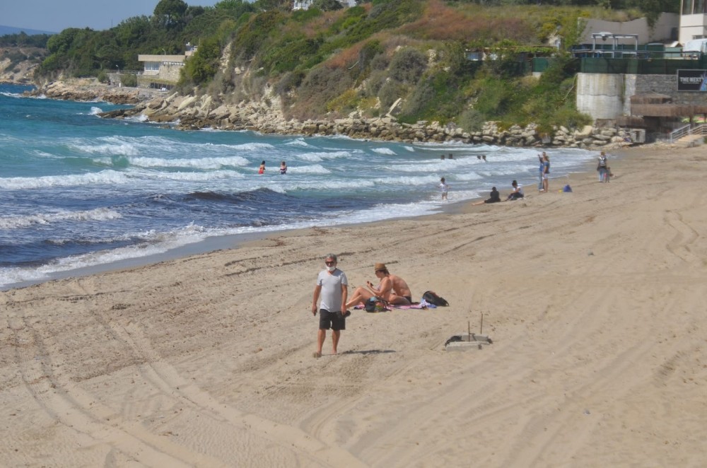 Kuşadası’nda denize giren ve mangal yakanlara para cezası 