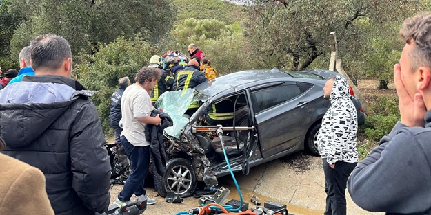 Kuşadası'nda feci kaza! Kafa kafaya çarpıştılar
