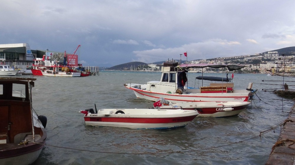 Kuşadası’nda fırtına 