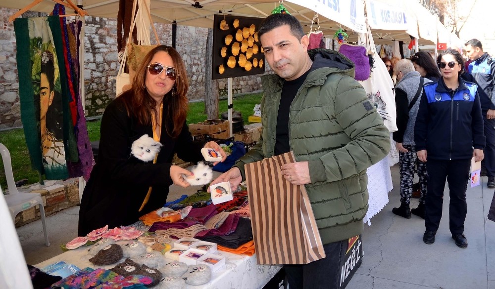 Kuşadası’nda kadınların göz nuru emekleri standları süsledi 