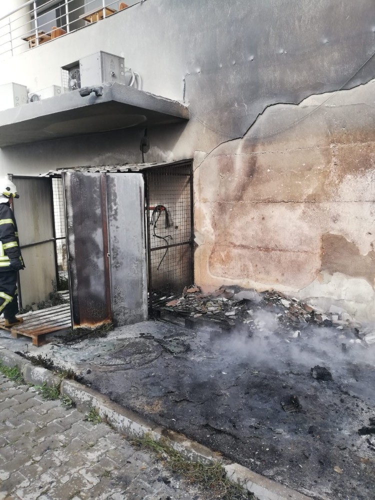 Kuşadası’nda kız öğrenci yurdunda çıkan yangın korkuttu 