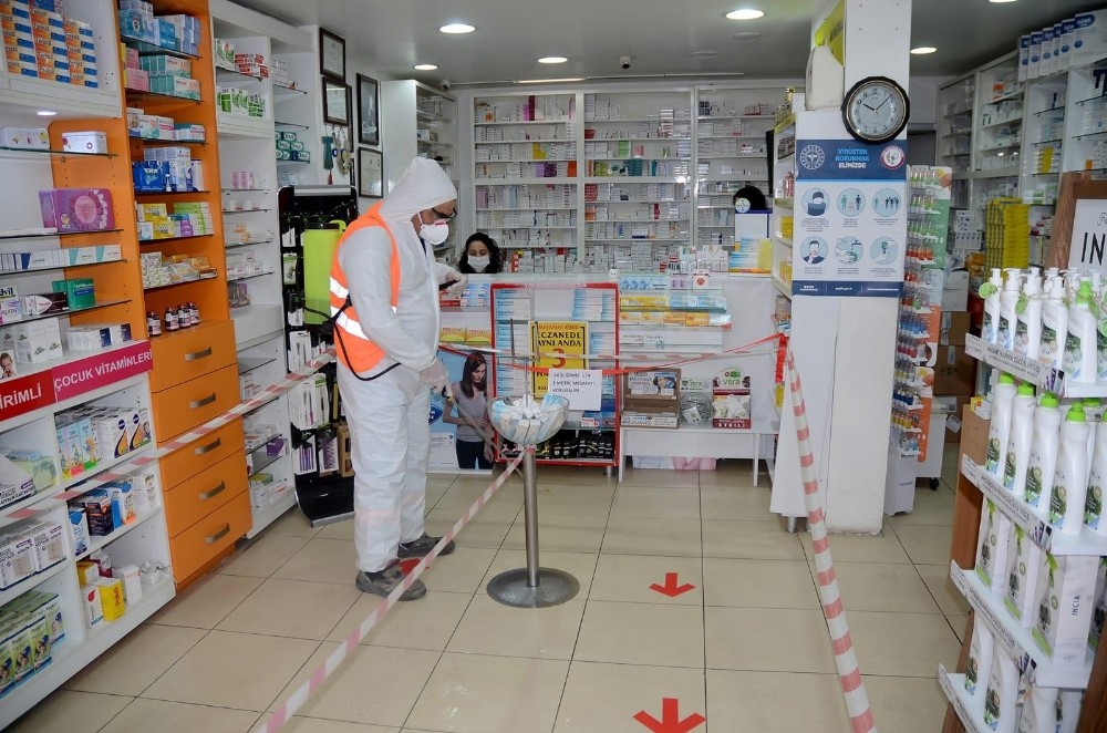 Kuşadası’nda korona virüsle mücadele aralıksız sürüyor 