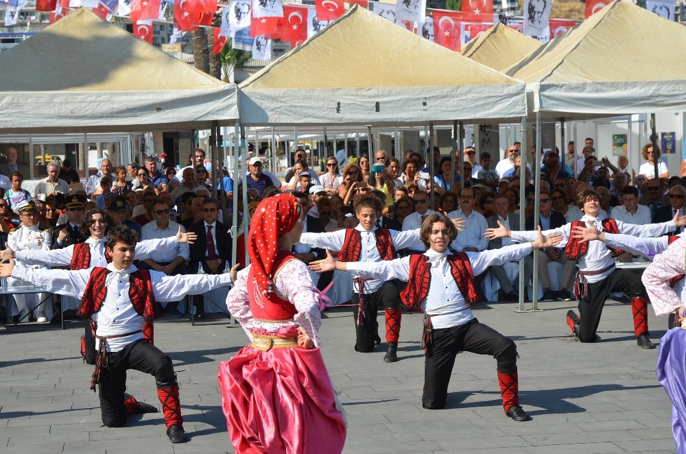 Kuşadası’nda Kurtuluş Bayramı coşkusu 