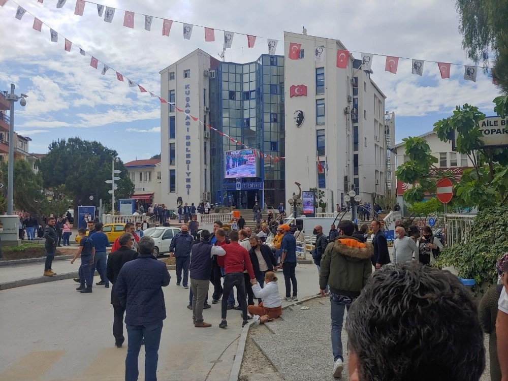 Kuşadası’nda meydan kavgası; 2 gözaltı 