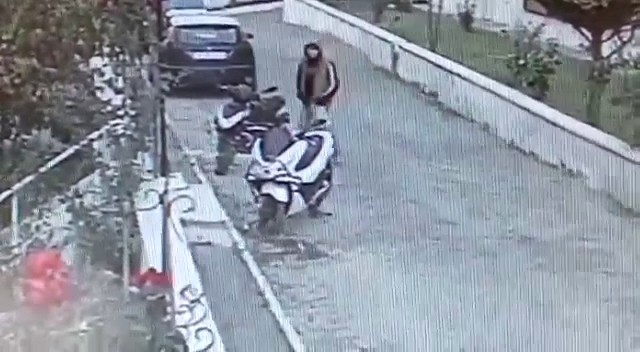Kuşadası’nda motor hırsızlığı kameraya yansıdı 