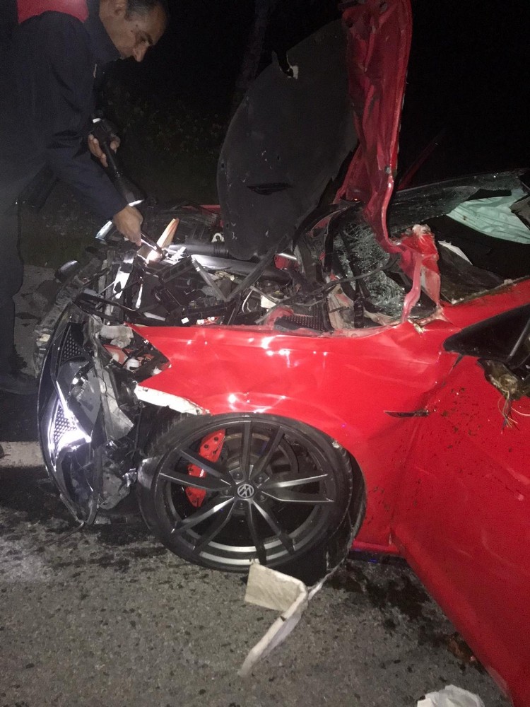 Kuşadası’nda otomobil atlara çarptı 