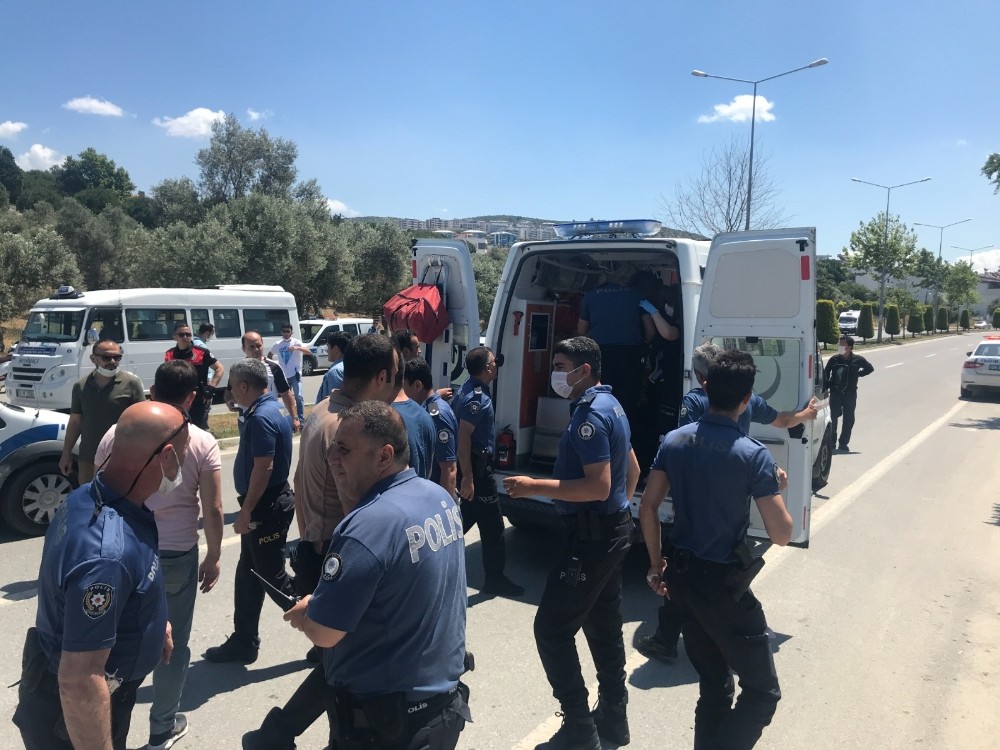 Kuşadası’nda polis aracı kaza yaptı: 2 polis hafif yaralı 