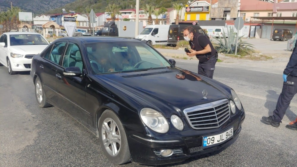 Kuşadası’nda polisten korona denetimi 