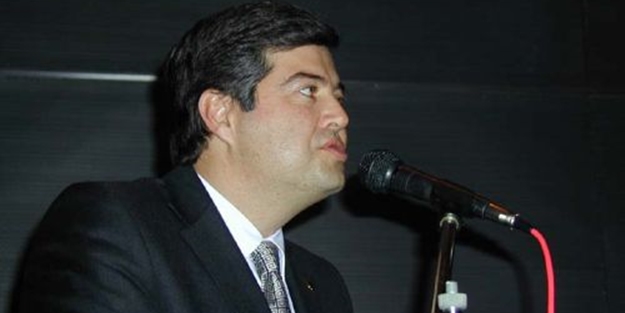 Kuşadası’nda resmi kıyafetle seçim çalışması tartışması