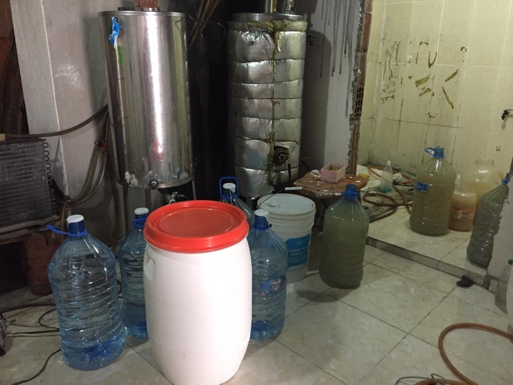 Kuşadası’nda sahte içki imalathanesine operasyon 