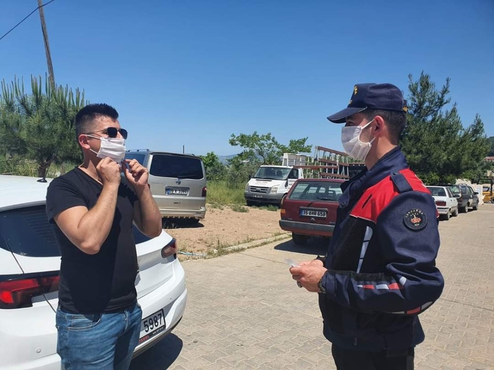 Kuşadası’nda sosyal mesafe kurallarına uymayan 500 kişiye ceza kesildi 