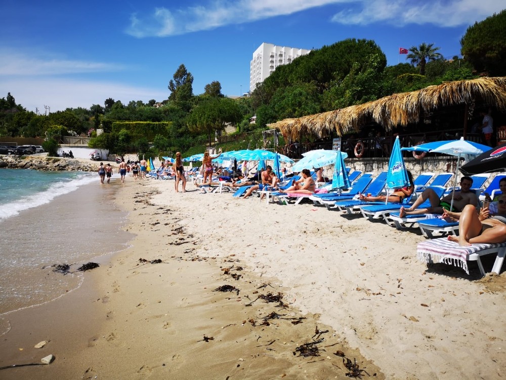 Kuşadası’nda tatilciler bayram keyfine devam ediyor 