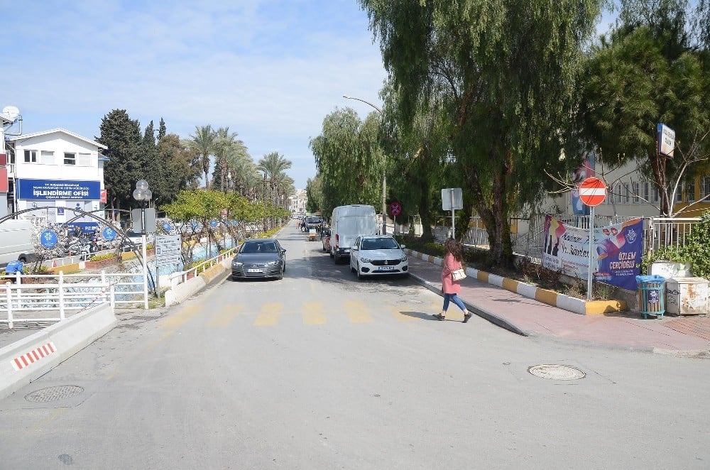 Kuşadası’nda tek yön uygulaması başladı 
