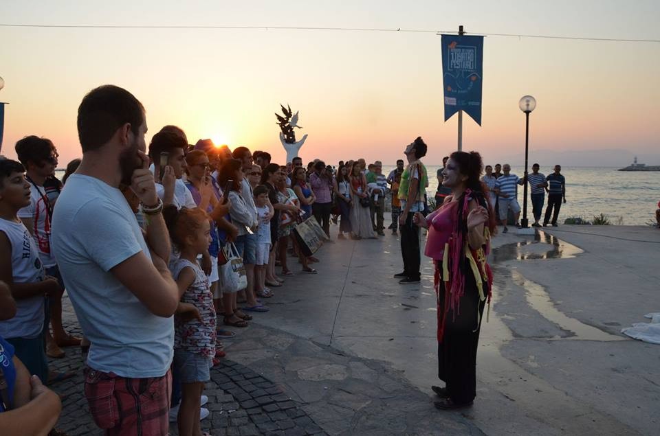 Kuşadası’nda tiyatro festivali iptal edildi 