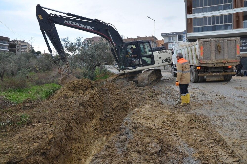 Kuşadası’nda yaz sezonu öncesi yenilenmemiş yol kalmayacak 