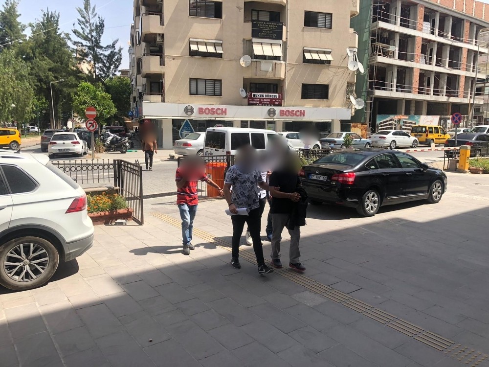 Kuşadası’ndaki operasyonda 3 kişi polis tarafından yakalandı 
