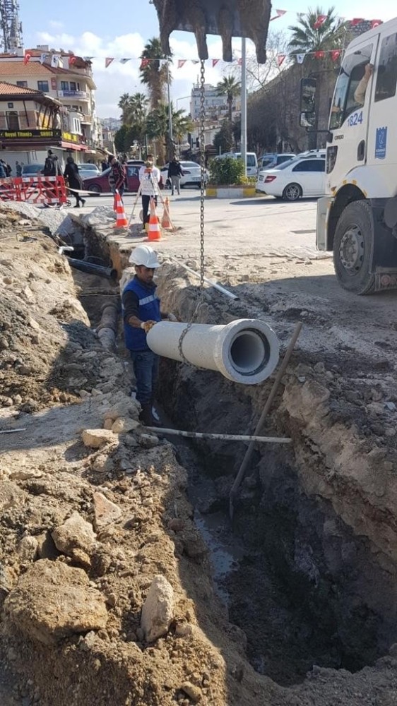 Kuşadası’nın alt yapısı yenileniyor 