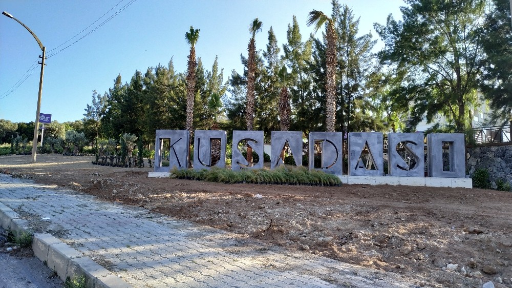 Kuşadası’nın giriş ve çıkışlarına estetik dokunuş 