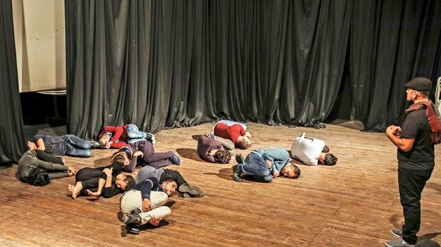 Kuşatma altında Filistin Tiyatrosu