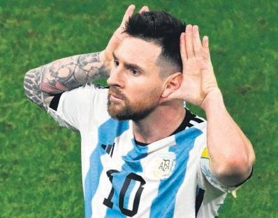 Küstah Messi'ye bak! Sen ne ayaksın oğlum