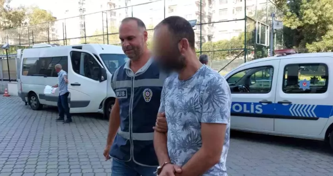 Küstüğü ablasına kafa attı