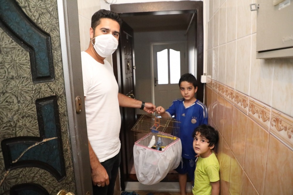 Kuşu kaybolan Yakup Emre’ye belediye ekiplerinden sürpriz 