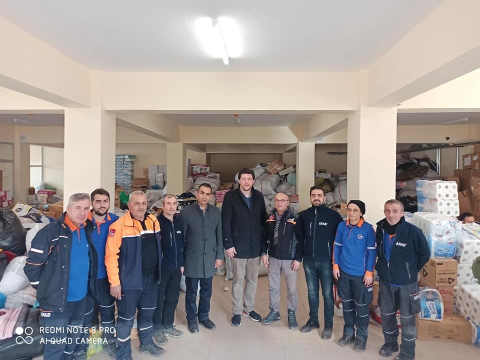 Kütahya AK Parti’den deprem bölgesine yardım 