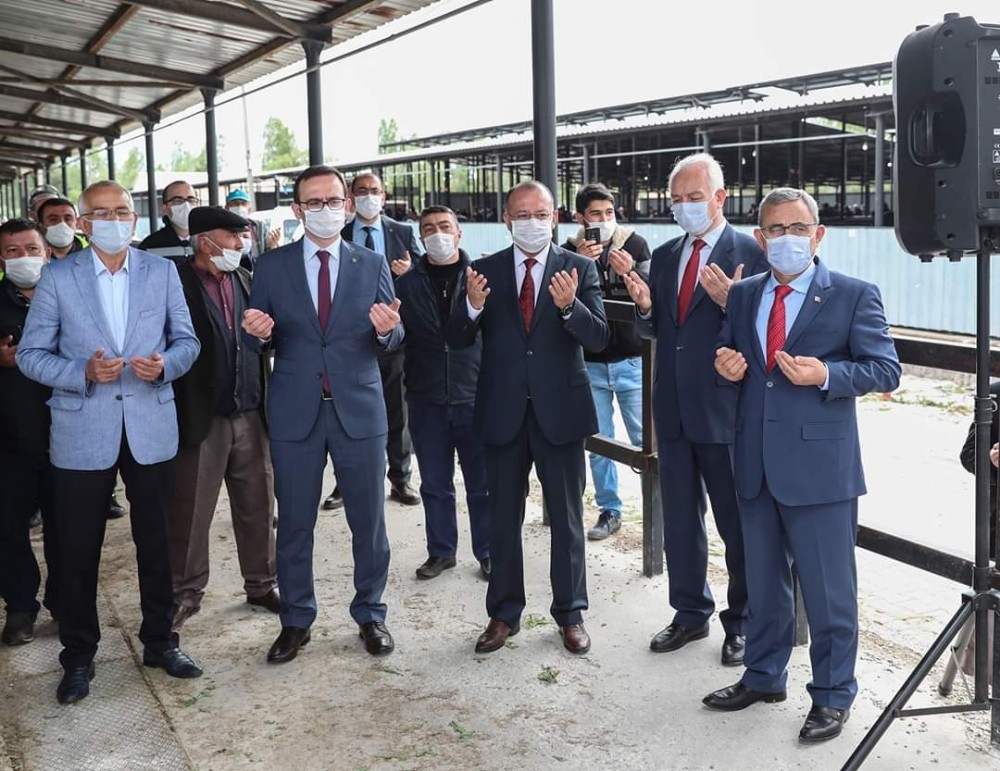 Kütahya Canlı Hayvan Pazarı 3 ay aradan sonra tekrar açıldı 