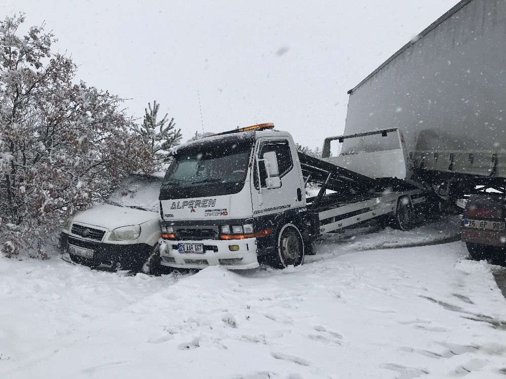Kütahya Eskişehir karayolunda zincirleme kaza 