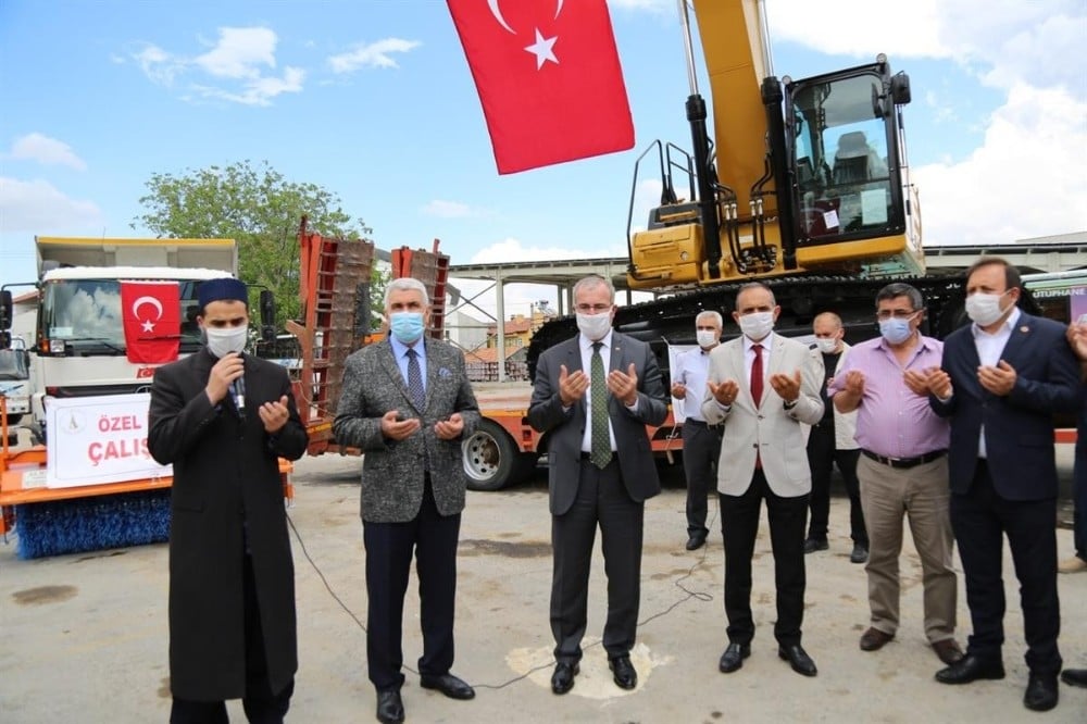 Kütahya İl Özel İdaresi’ne araç ve iş makinesi takviyesi 
