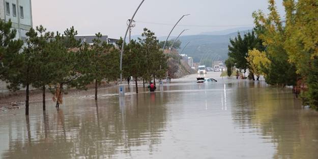 Kütahya OSB’de 4 fabrika su altında kaldı
