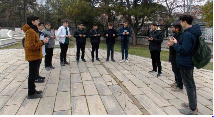 Kütahya Şehit Selim Cansız AİHL öğrencilerinden Hava Şehitliğinde hatim duası