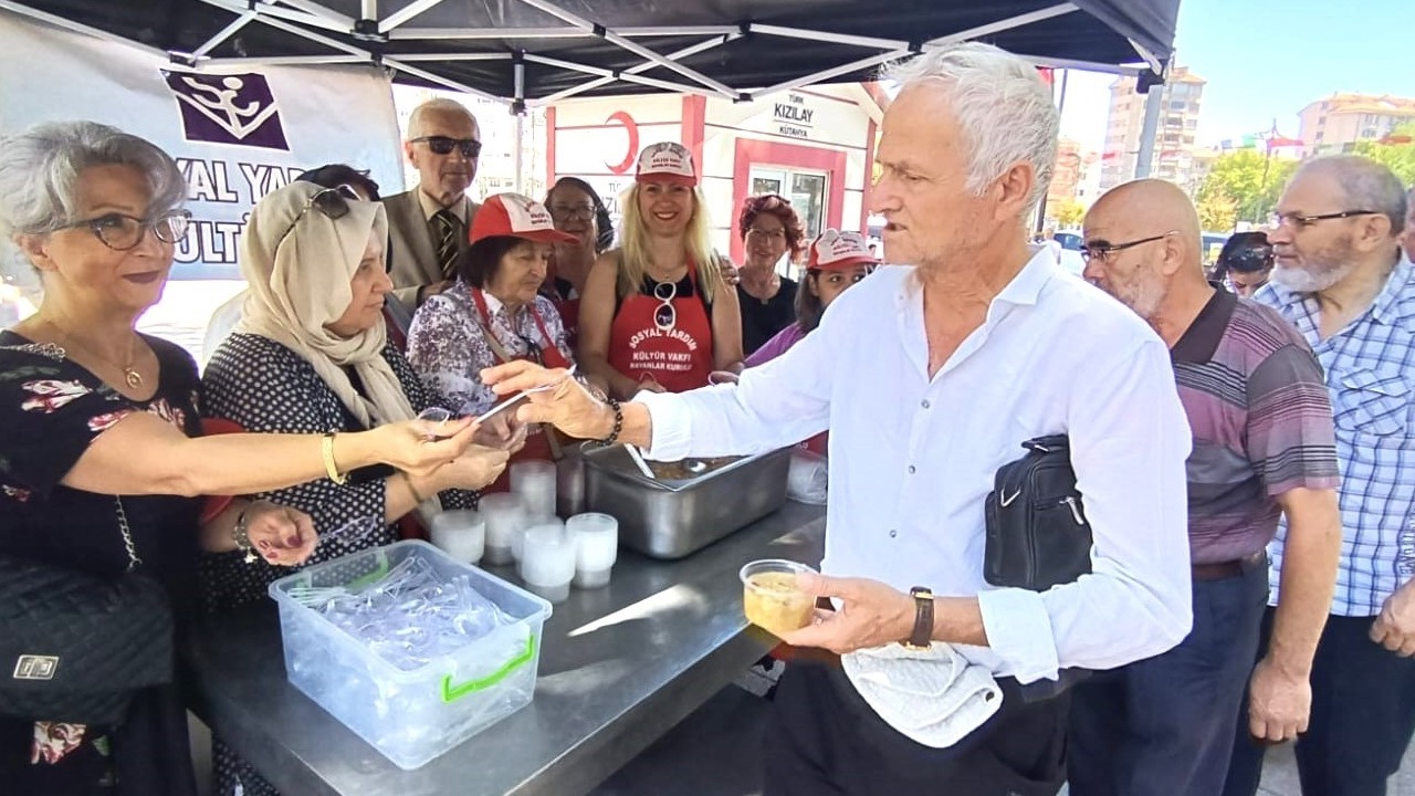 Kütahya'da 600 kişiye aşure ikramı