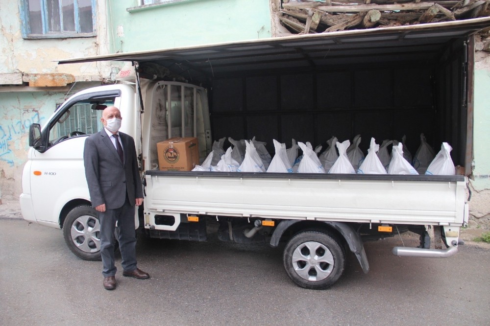 Kütahya’da 700 aileye gıda yardımı 