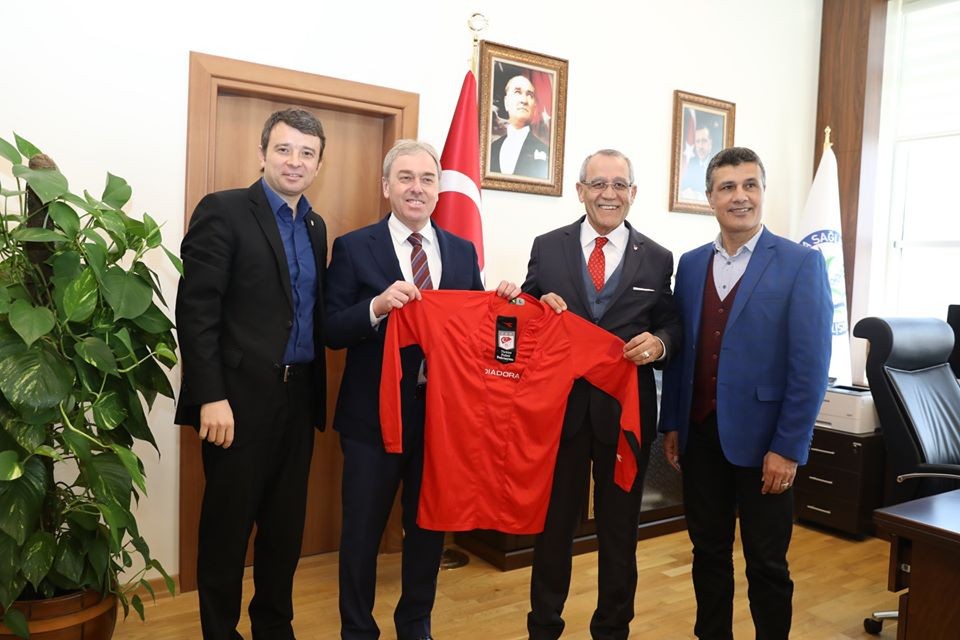 Kütahya’da Abdurrahman Arıcı’ya bel fıtığı tedavisi 