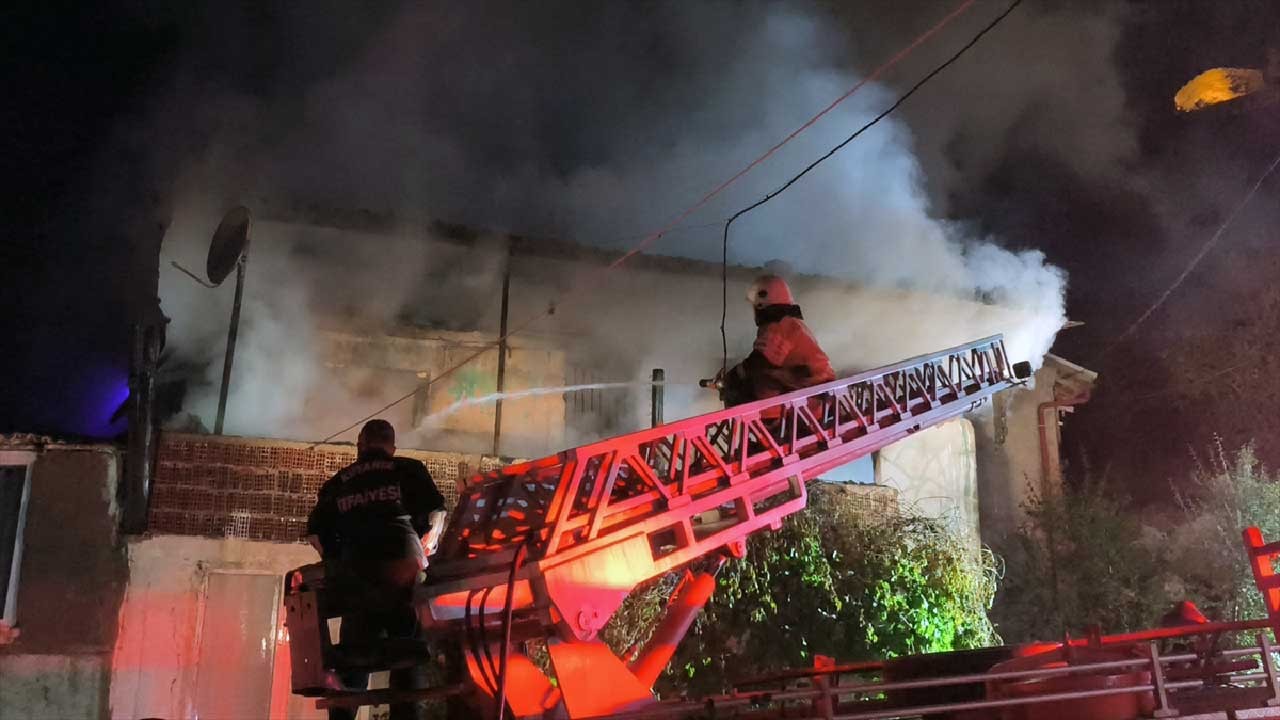 Kütahya'da ahşap evde yangın!