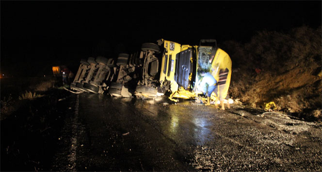 Asit tankeri devrildi