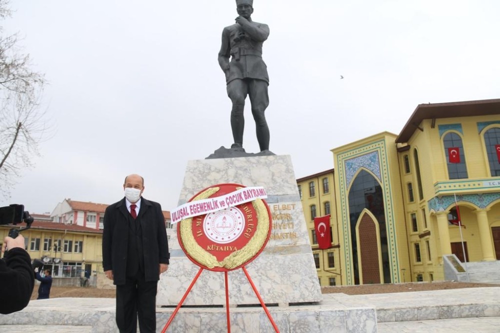 Kütahya’da çelenk sunma töreni 