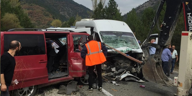 Kütahya'da feci kaza! 1 ölü, 15 yaralı