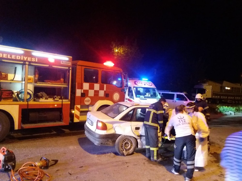 Kütahya’da iki otomobil çarpıştı: 7 yaralı 